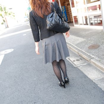 Machiko likes to masturbate her pussy with big vibrators — 1