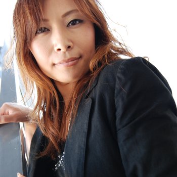 Older Japanese Milf Gets Her Pussy Stuffed