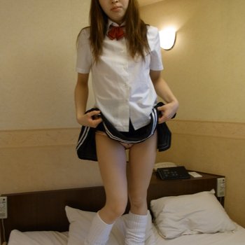 School uniform, small tits and neat pussy Kana Fujishiro made the guy fuck her